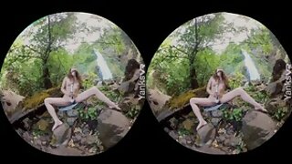 Babe Endza Loves Her Pussy In VR